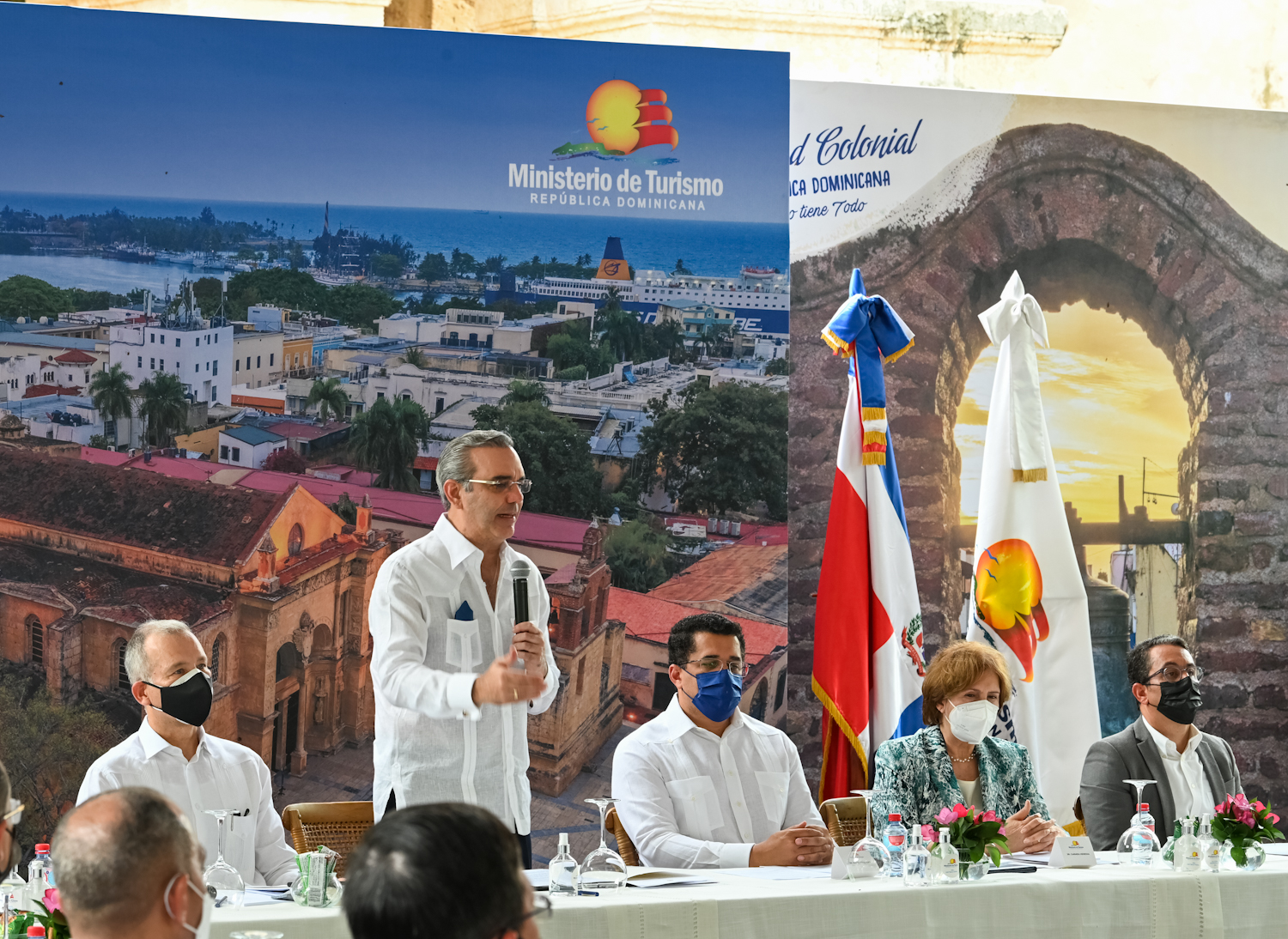 Presidente de la República, Luis Abinader - Firma acuerdo interinstitucional ejecución Programa Integral Desarrollo Turístico Urbano Ciudad Colonial 2