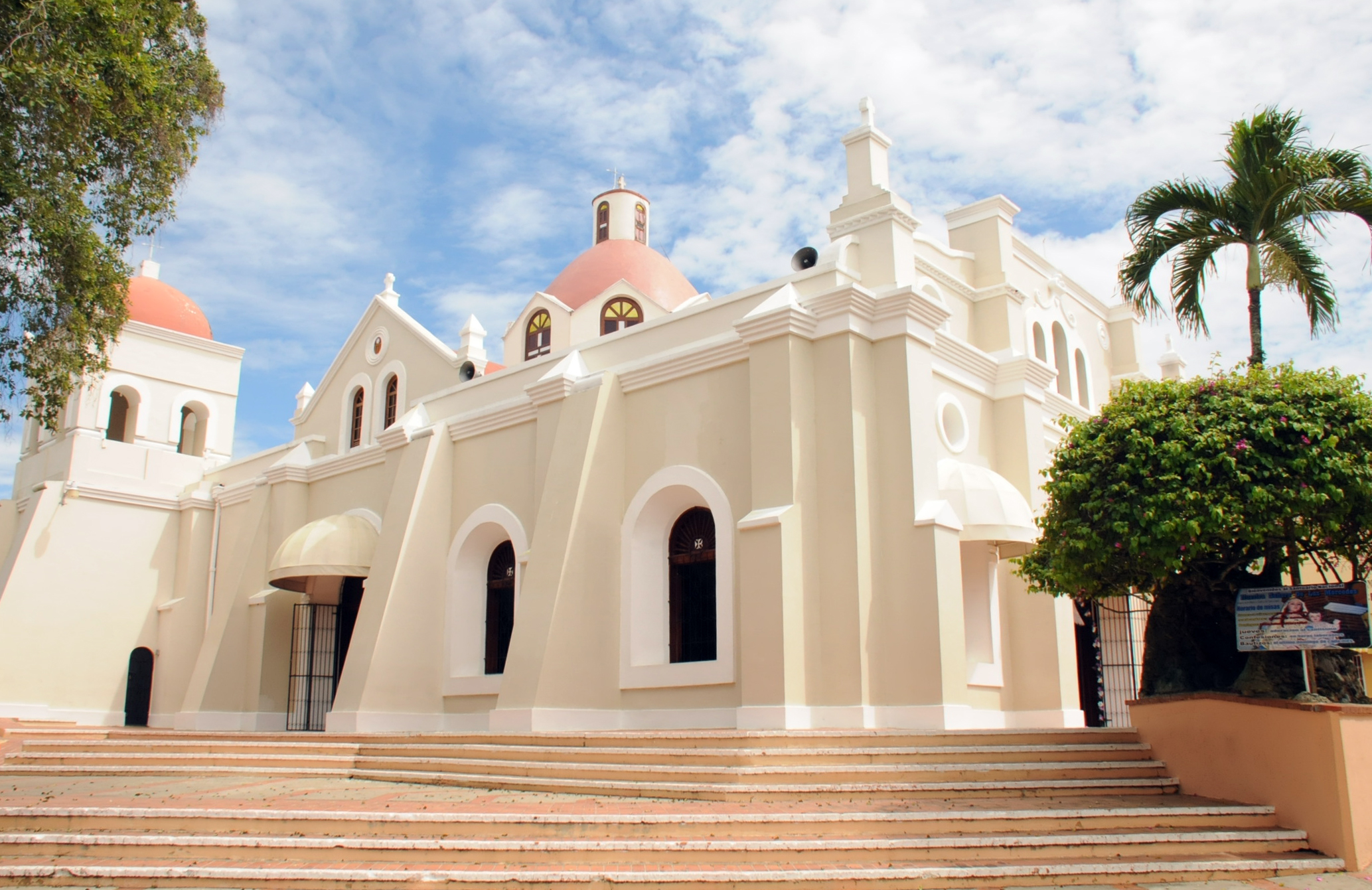 Santuario Nacional Nuestra Señora de Las Mercedes, Santo Cerro, La Vega